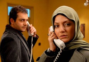 مهناز افشار و حامد کمیلی در فیلم سینمایی پسر آدم دختر حوا در حال حرف زدن با تلفن