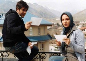 مهناز افشار و محمدرضا گلزار در نمایی از فیلم کلاغ پر