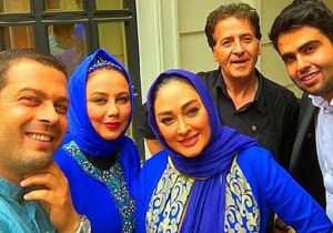 الهام حمیدی با لباس آبی در کنار دوستان استقلالی اش