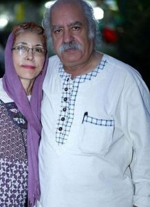فهیمه رحیم‌نیا با شال بنفش در کنار همسرش بهزاد فراهانی با لباس سفید