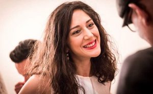 عکس بی حجاب زهرا امیرابراهیمی با لبخندی عمیق