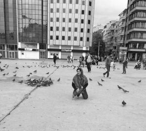 عکس سیاه سفید کمند امیرسلیمانی در استانبول