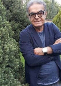 تیپ سورمه ای حمید لولایی از بازیگران مرد ایرانی بالای 50 سال