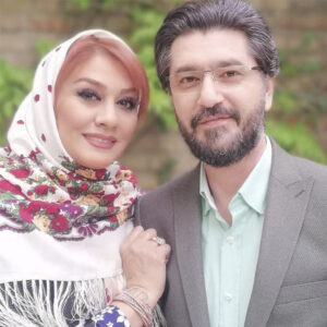 تیپ رسمی امیرحسین مدرس و همسرش با روسری ترکمن