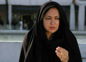 تیپ چادری نیکی کریمی در فیلم آذر
