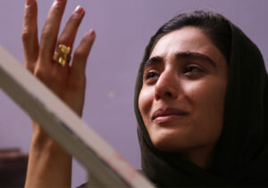 آناهیتا افشار در فیلم یک کیلو و بیست و یک گرم