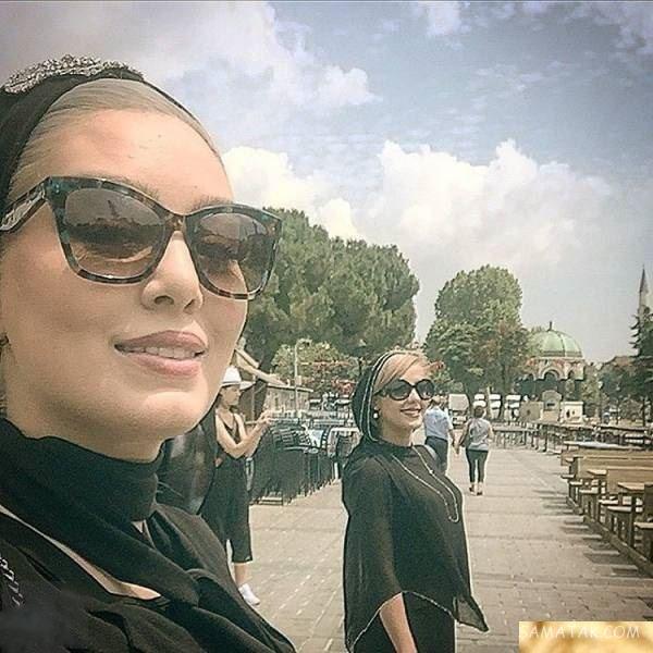 سحر قریشی با عینک آفتابی و دوستش در استانبول