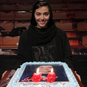 تولد بیست سالگی ریحانه پارسا در صحنه تئاتر