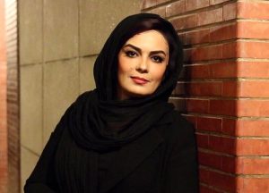 تیپ مشکی سارا خوئینی ها از بازیگران متولد ماه خرداد