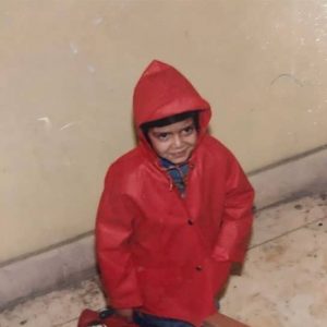 عکس کودکی بهاره رهنما با لباس قرمز