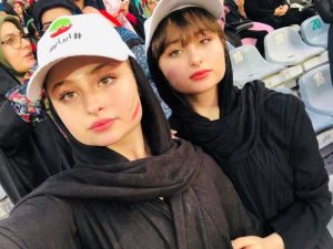 سارا و نیکا فرقانی اصل در ورزشگاه آزادی