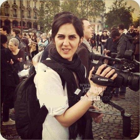 زهرا امیرابراهیمی بی حجاب با لباس سفید و دوربین فیلمبرداری در خیابان