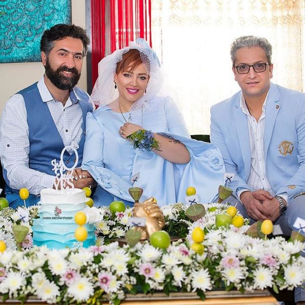 بهاره رهنما با لباس عروسی آبی و همسرش با کت و شلوار رسمی - مهریه بهاره رهنما