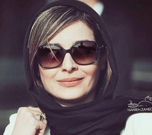 ساره بیات از بازیگران زن ایرانی با عینک دودی