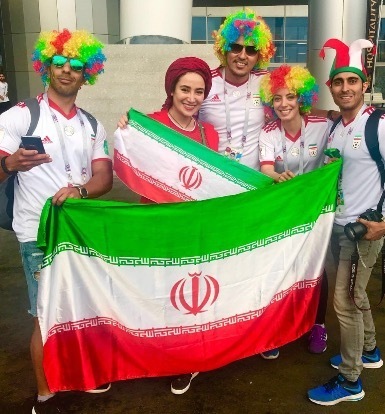 عکس بهاره افشاری در سن پترزبورگ با پرچم ایران
