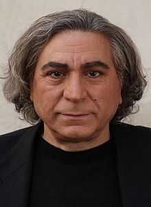 تیپ مشکی سیروس میمنت از بازیگران مرد ایرانی بالای 40 سال