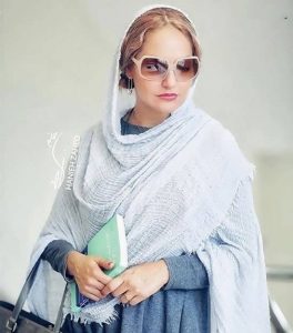 مهناز افشار از بازیگران زن ایرانی با عینک دودی