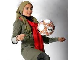 لیندا کیانی با توپ فوتبال - بیوگرافی لیندا کیانی