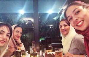 هانیه توسلی و خواهرانش در رستوران