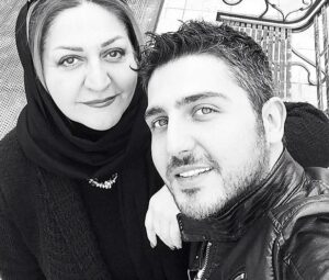 عکس محمدرضا غفاری و مادرش