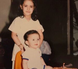عکسی از کودکی محمدرضا غفاری با خواهرش