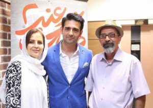 امیرحسین آرمان در کنار پدر و مادرش - اکران فیلم نهنگ عنبر 2
