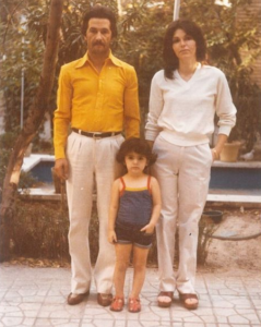 کودکی مریم شیرازی در کنار پدر و مادرش