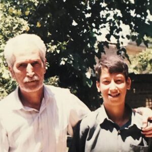 عکس دوران نوجوانی بهرام افشاری و پدرش