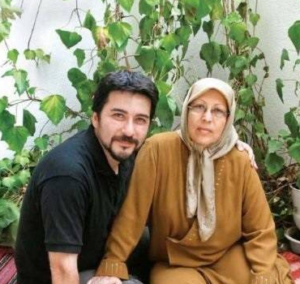 عکس امیرحسین صدیقی و مادرش