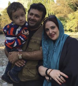 شهرام عبدلی در کنار همسر و فرزندش