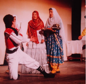 فاطمه هاشمی در صحنه ی تئاتر