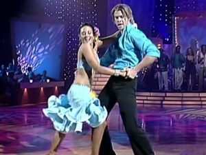 کریس در صحنه فصل پنجم رقص در کنار شریک رقص ابی راس در سال 2006.