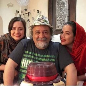 محمدرضا شریفی نیا و دخترانش
