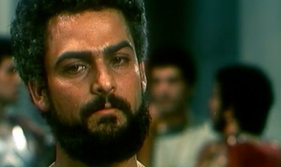 حسین یاری در نمایی از سریال مردان آنجلس