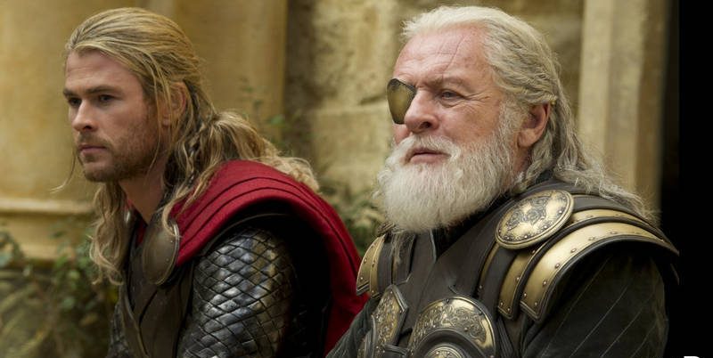 آنتونی هاپکینز در کنار کریس همسورث در فیلم «ثور» (Thor)