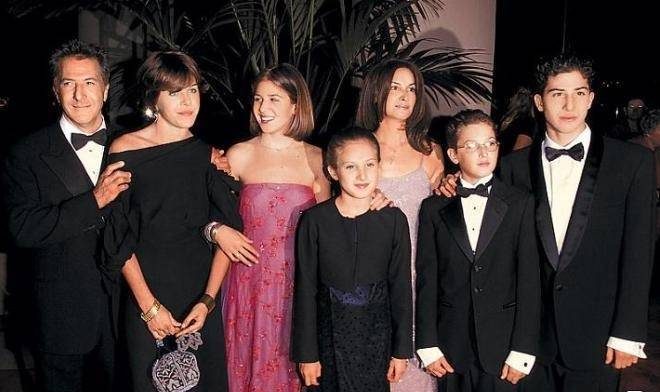 داستین هافمن به همراه خانواده اش