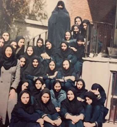 عکس زیرخاکی از گلاره عباسی در دوران دبیرستانش